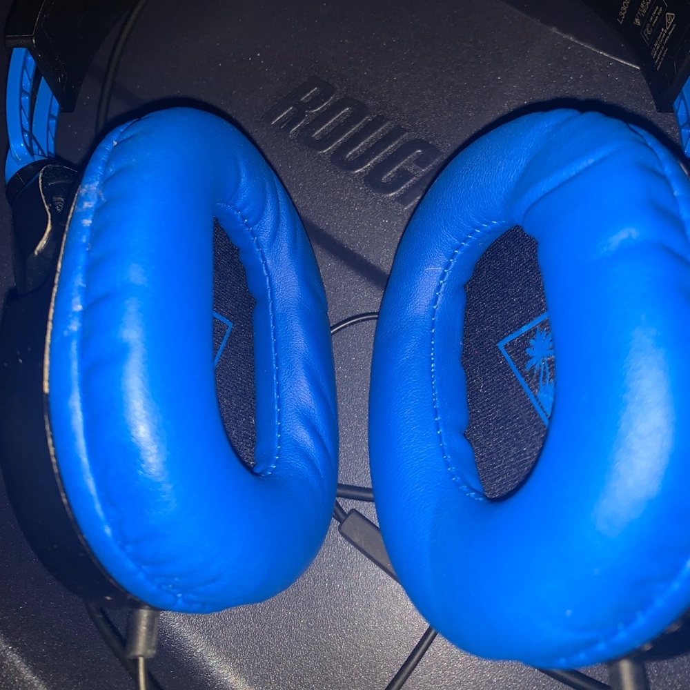 PS4 headset. - Picture 2 of 6